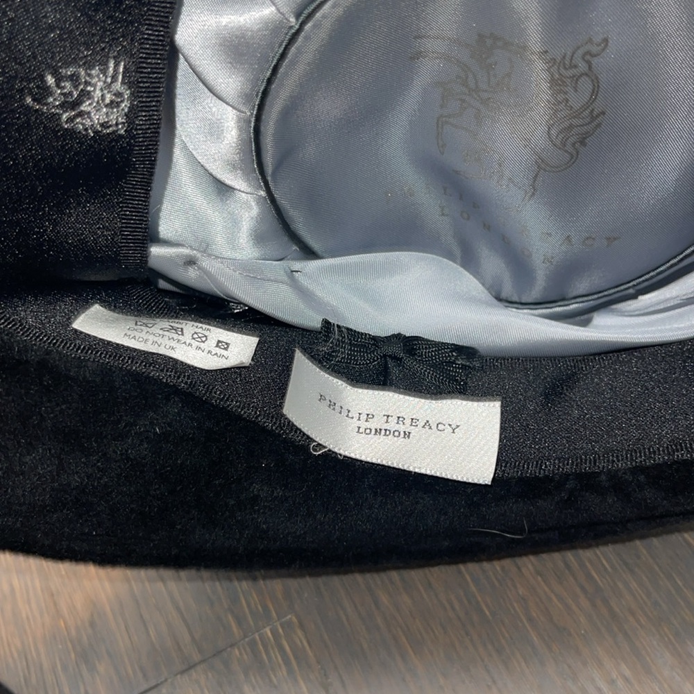 Philip Treacy Elegant Black Velvet Hat with Ribbon and Feather Detail - Picture 4 of 6